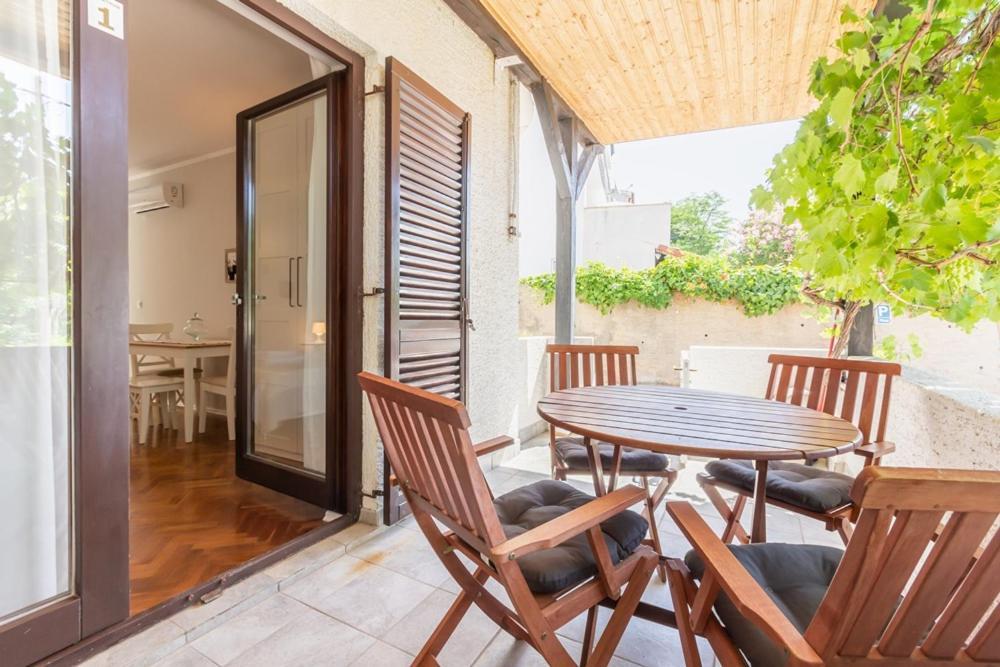 באסקה Apartments Vladan With Terrace מראה חיצוני תמונה