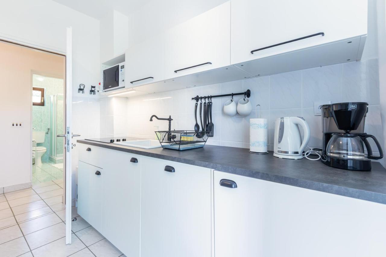 באסקה Apartments Vladan With Terrace מראה חיצוני תמונה
